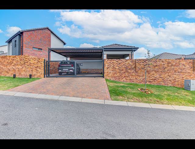 3 BEDROOM FREEHOLD FOR SALE IN LION PRIDE